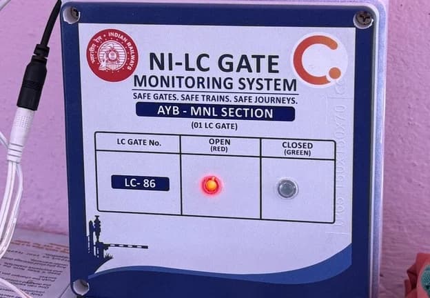 Installed Crisant LC gate station display showing the gate status indicators