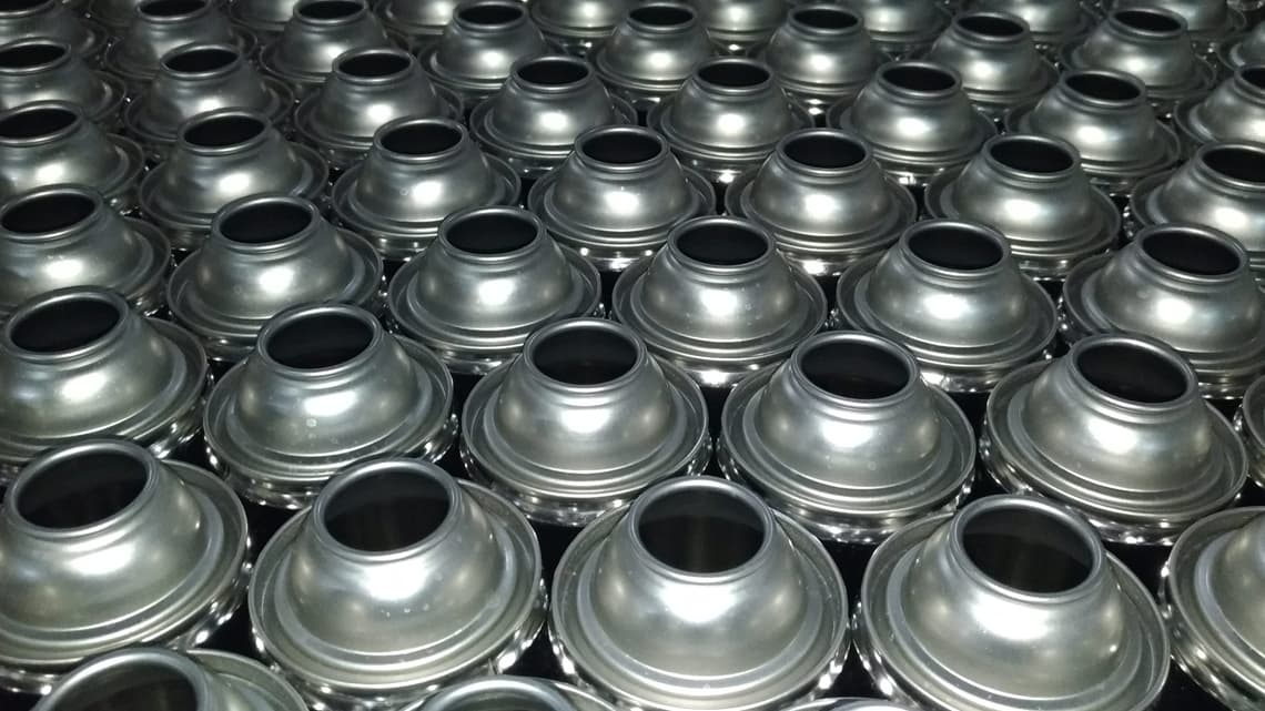 Aerosol can components in the Vaspal production environment